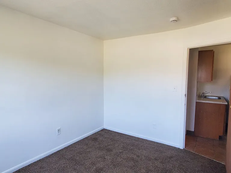5058 Broadway — Photo 14