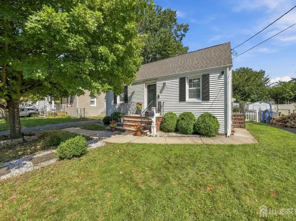 212 Stephenson Ave, Middlesex, NJ 08846