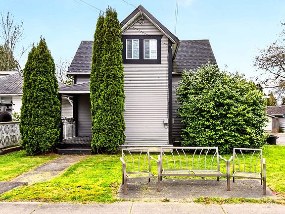 2nd image of 11369 Maple Cres