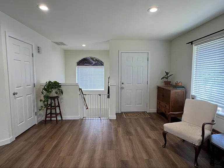 1565 Estate Pl — Photo 5