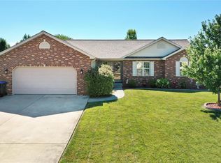 1043 White Oak Dr, Red Bud, IL 62278