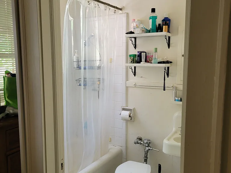 221 N Candler St #14 — Photo 12