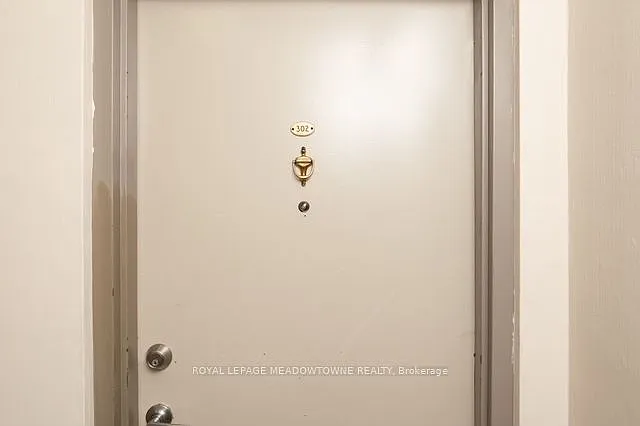 1017 Seneca Ave #508 — Photo 9