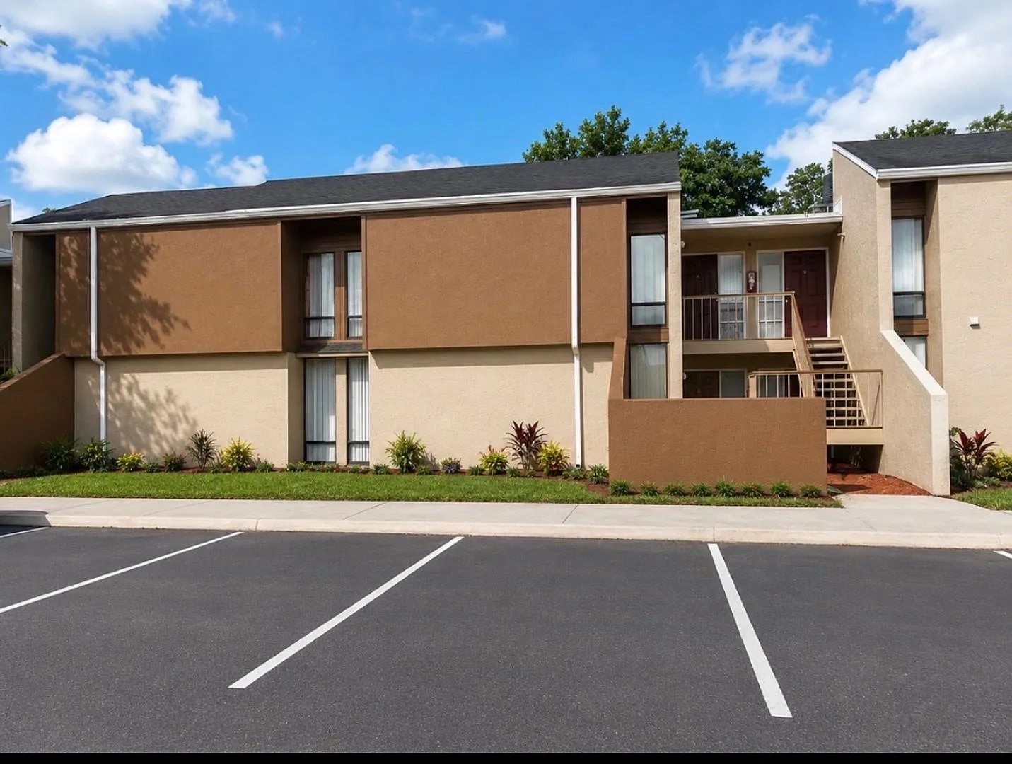 260 W Van Fleet Dr — Photo 2