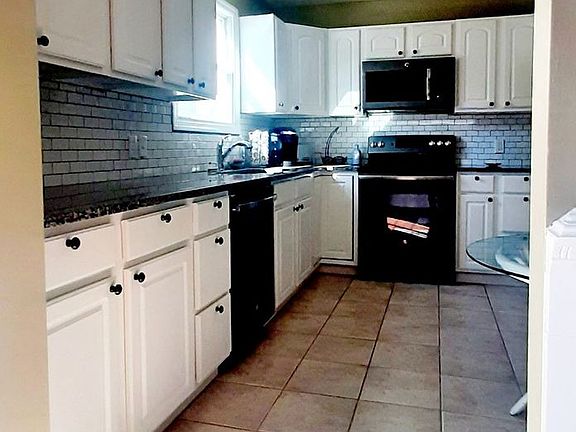 3rd image of 287 Palisades Dr