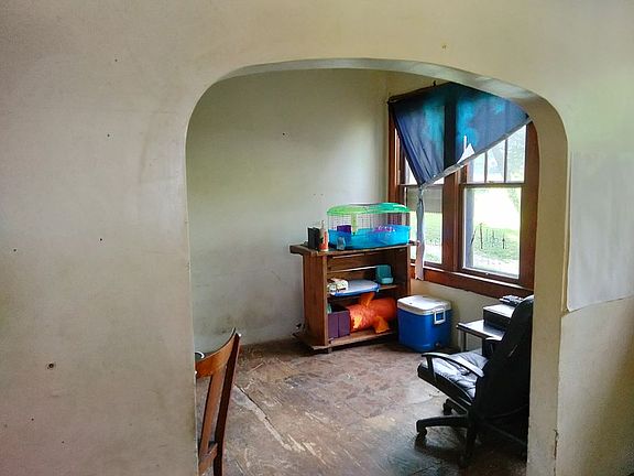 4th image of 203 Mead St