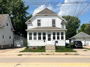 910 W 9th Ave, Oshkosh, WI 54902