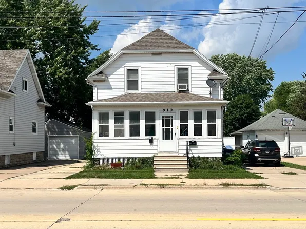 910 W 9th Ave, Oshkosh, WI 54902
