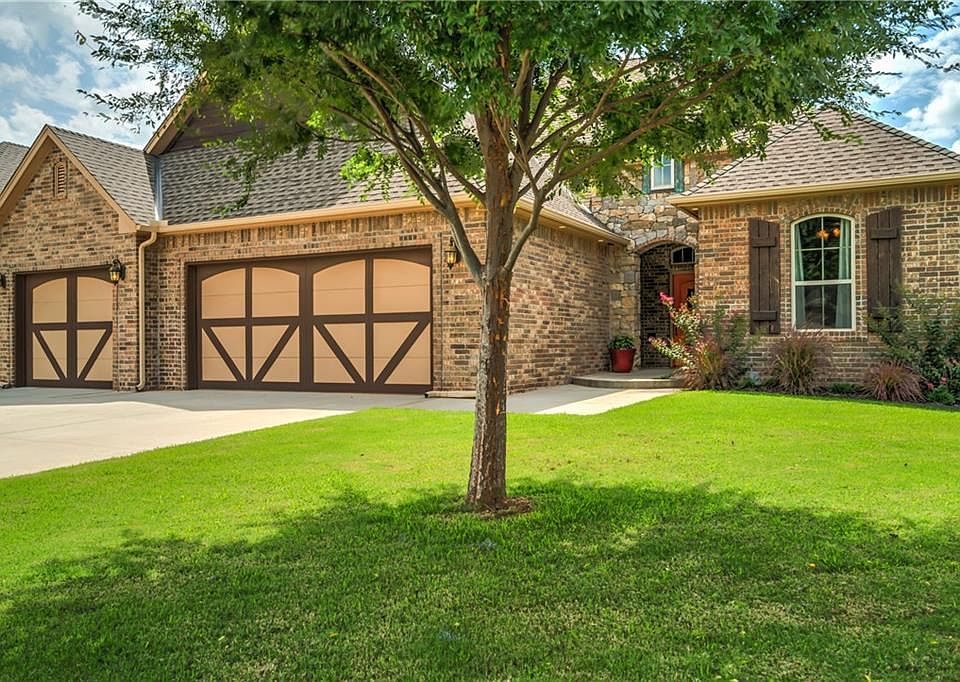 1st image of 19821 Oakshire Dr
