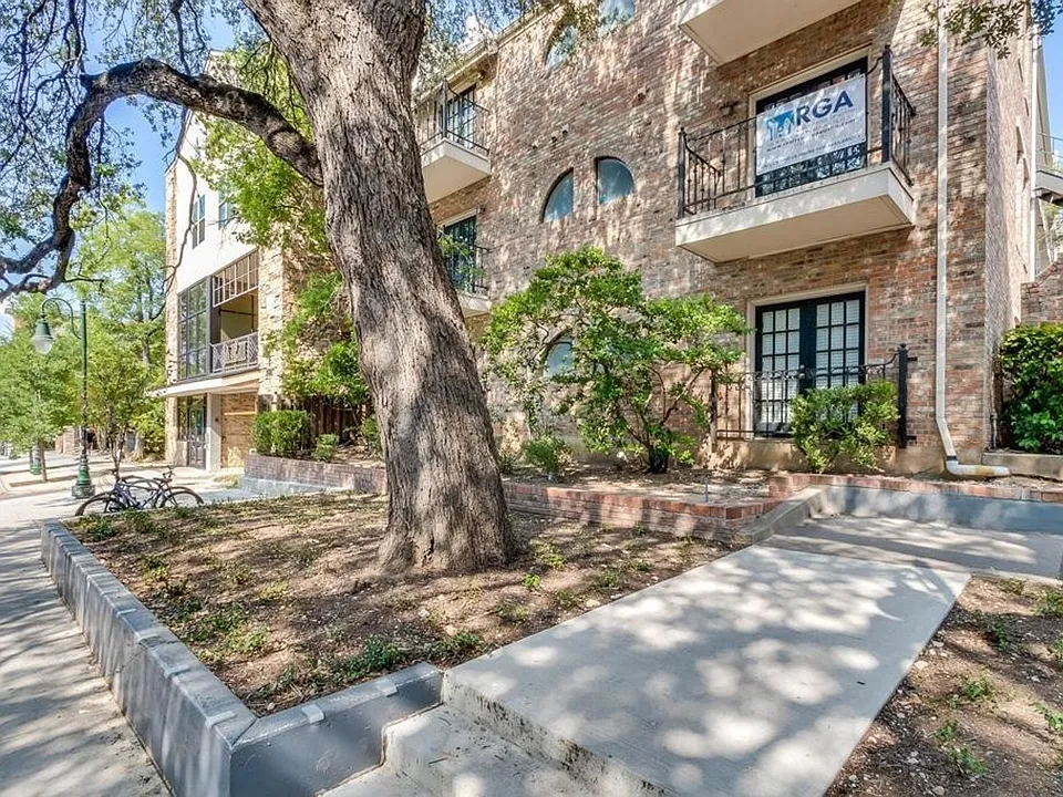 2801 Rio Grande St #102