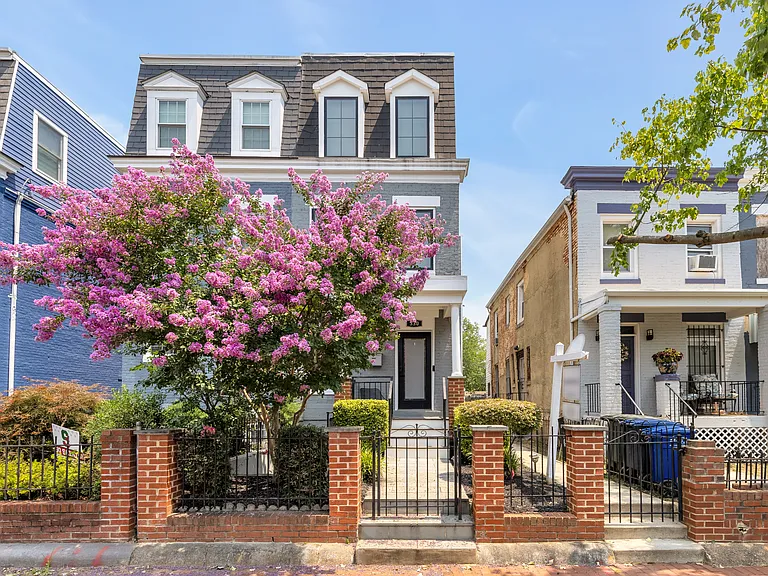 Welcome to 330 16th ST SE #2!