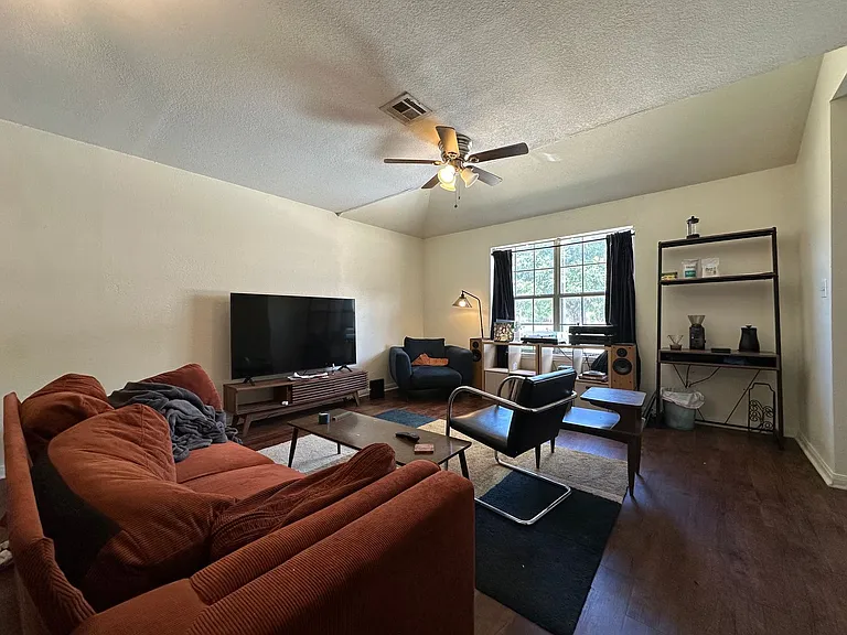2010 S 11th St #136 — Photo 3