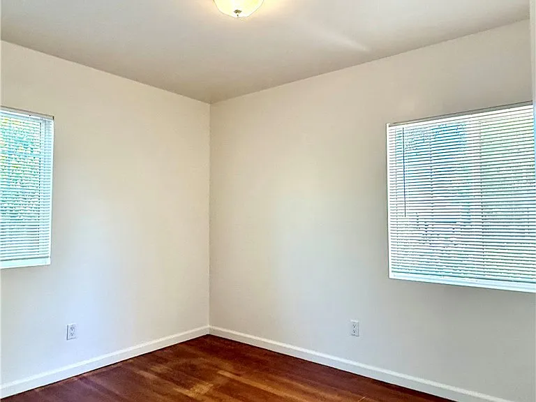 5953 Shoshone Ave — Photo 11
