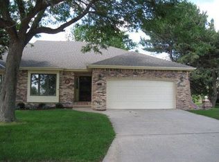 2745 Lakewood Dr, Grand Island, NE 68801