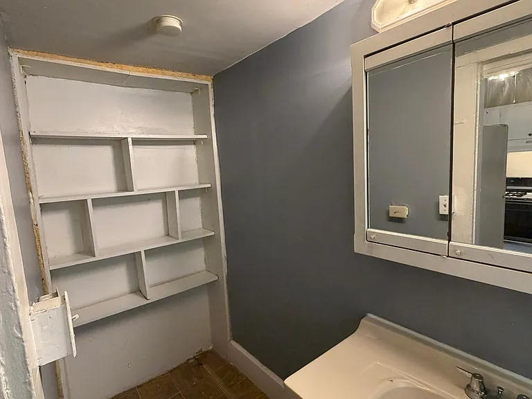 1751 W Morris St — Photo 12