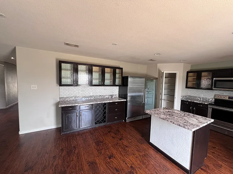 1322 Flagstone St — Photo 2