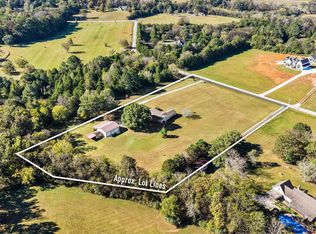 694 Meadow Dr, Chickamauga, GA 30707