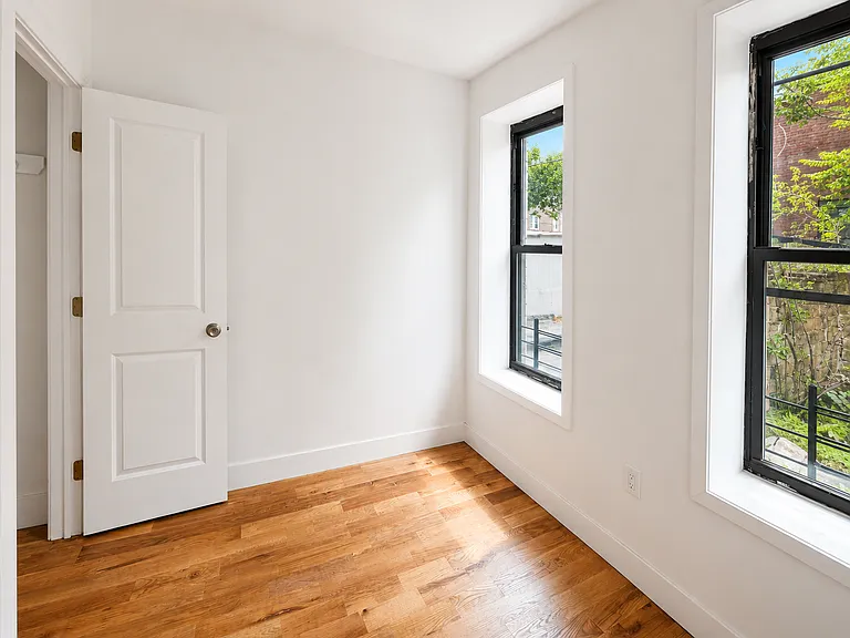 645 Vermont St #1F — Photo 7