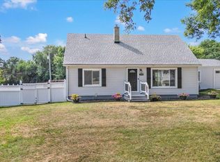 1320 Larayne Dr, Troy, MI 48085