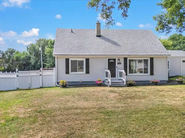 1320 Larayne Dr, Troy, MI 48085