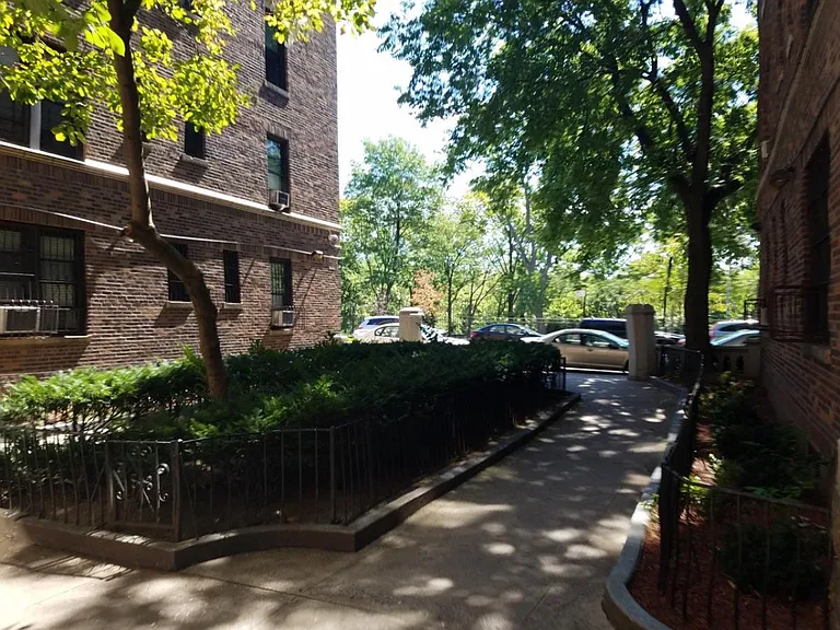 3341 Reservoir Oval W — Photo 7