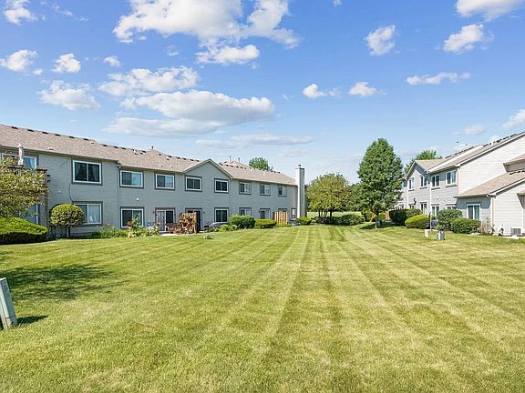 3rd image of 1048 Woodview Ct #1048