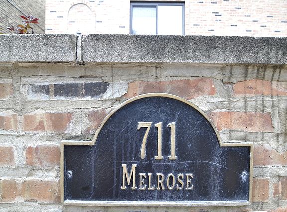 2nd image of 711 W Melrose St APT A2