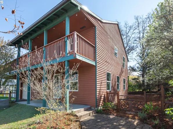 817 Devon Ct, Hood River, OR 97031