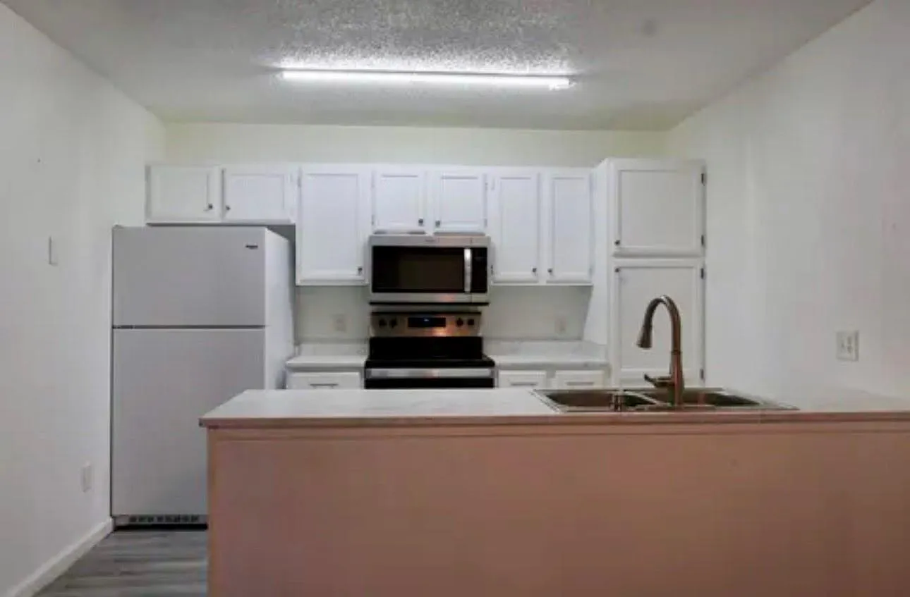 2 bed, 1.5 bath, 1290 sqft, $1,290 — Photo 4