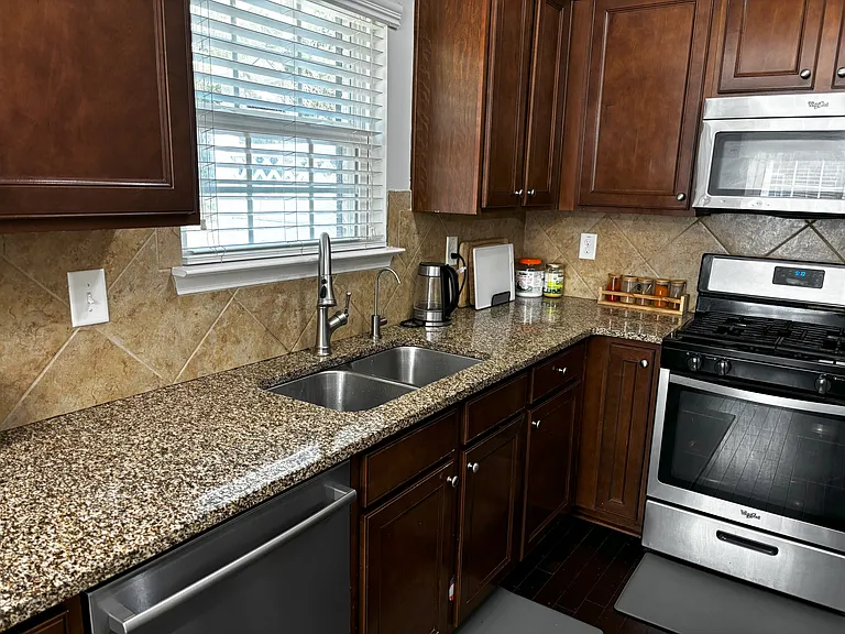5600 Moresby Ct — Photo 13