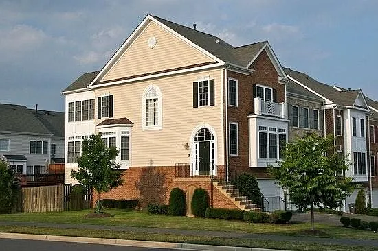42742 Big Spruce Sq photo 1