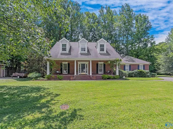 3009 Summit View Cir SE, Brownsboro, AL 35741