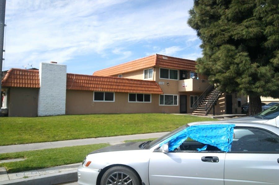 1st image of 207 E Leatrice Ln