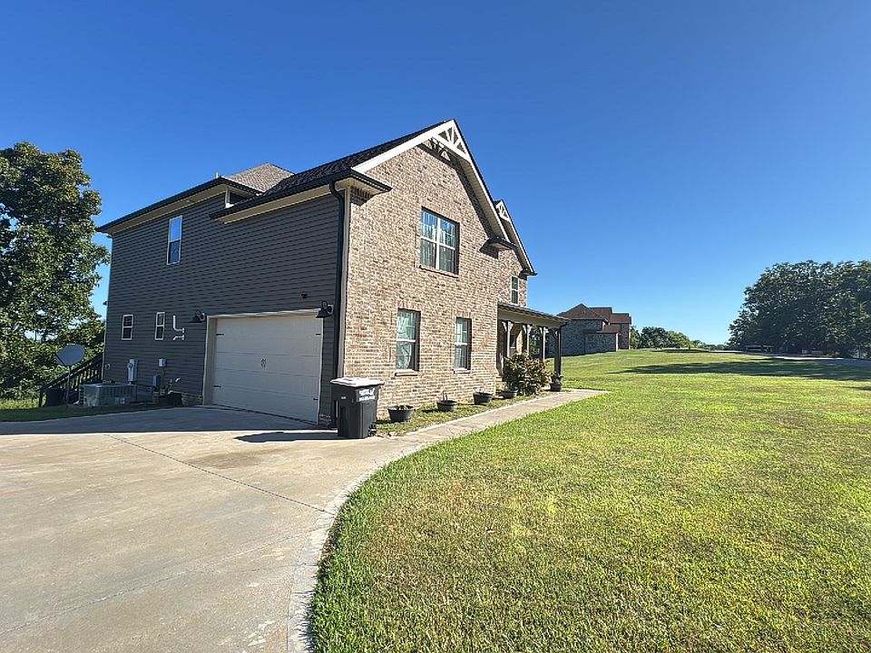 2nd image of 267 Alonzo Pl