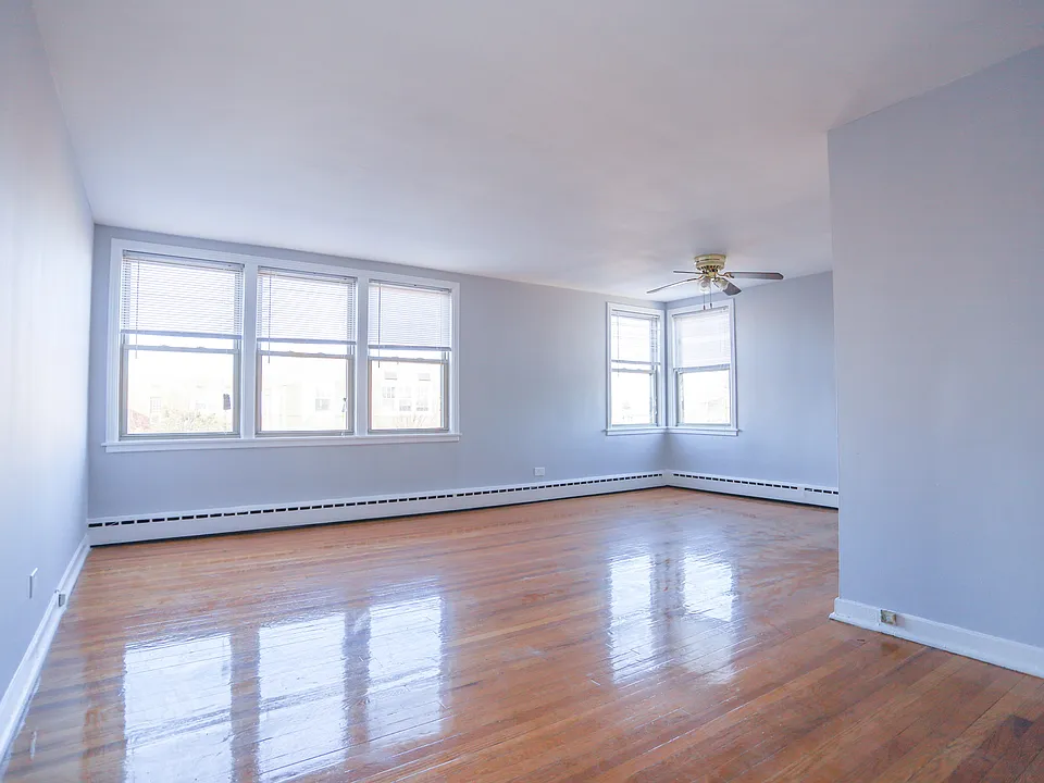 2417 W Farragut Ave #3A
