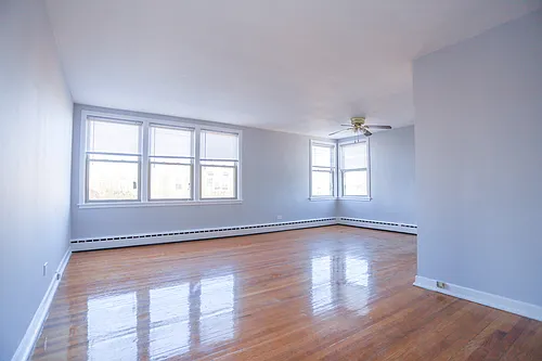 2417 W Farragut Ave #3A Photo 1