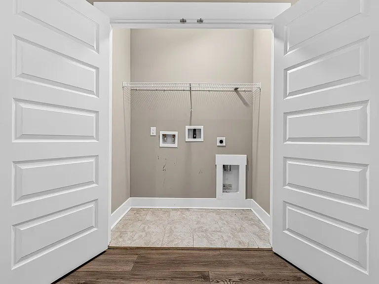 7795 Park Gate Dr — Photo 19