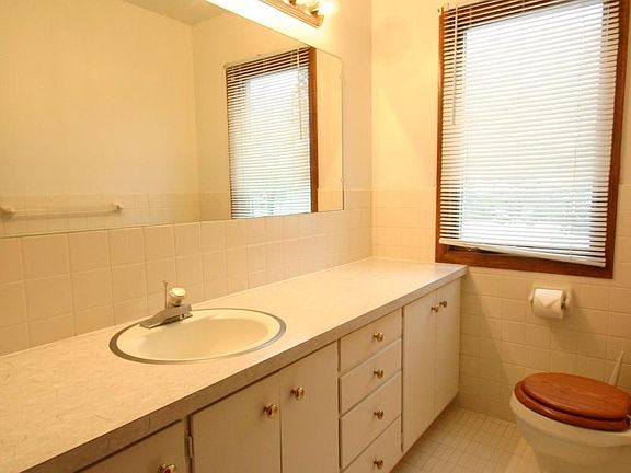 5th image of 2417 18th St NW
