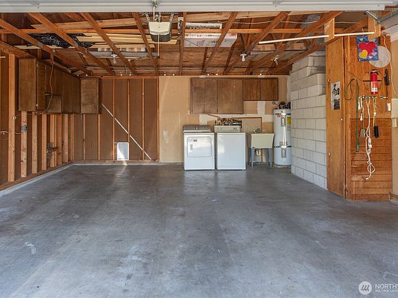 4th image of 4404 Lopez St