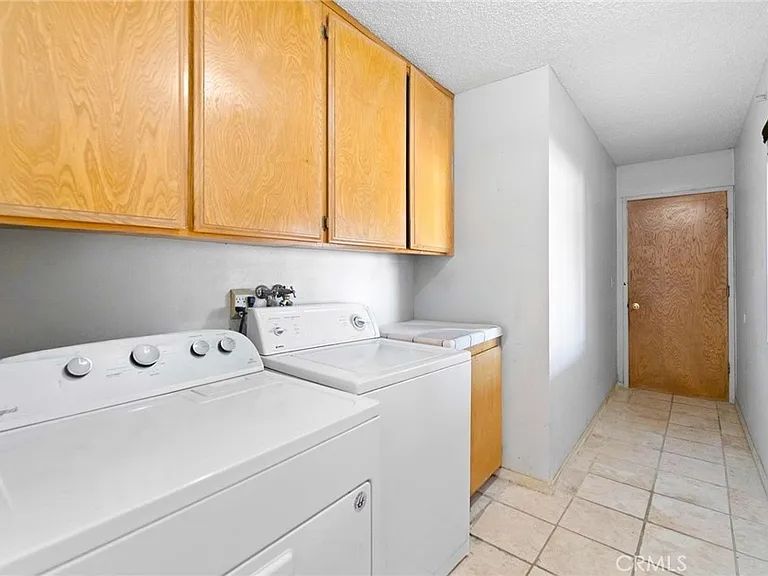 7371 Lyons Ave — Photo 23