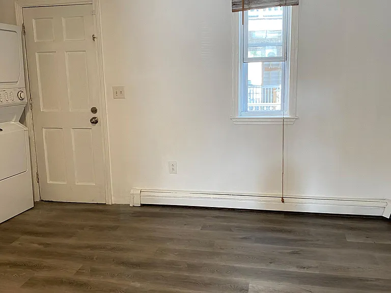 36 Cork St — Photo 5