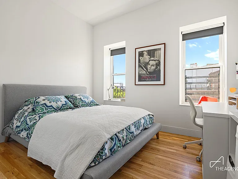 100 1st Pl #4 — Photo 4