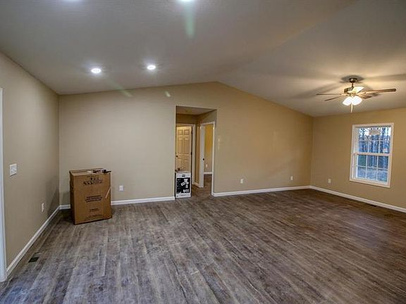 4th image of 1039 Greyeagle Dr