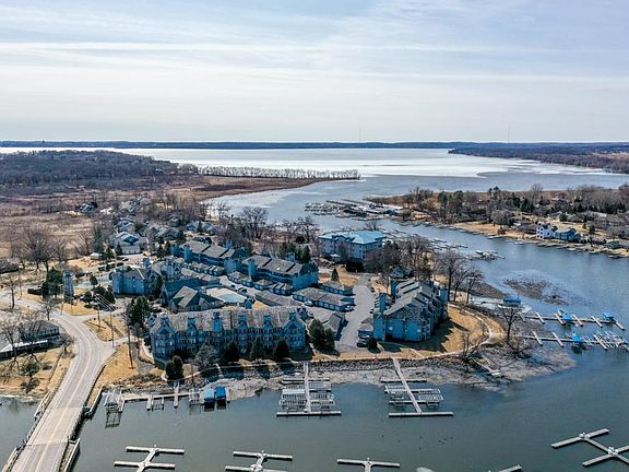 5th image of 5375 Mariners Cove Dr Unit 108