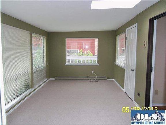 5th image of 934 E Benjamin Ave