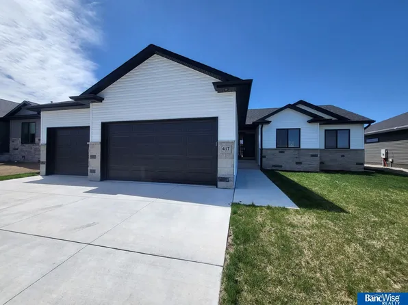 417 Half Moon Dr, Lincoln, NE 68527