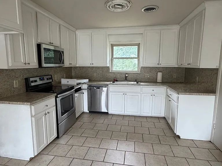 829 Maple Shade Rd — Photo 5