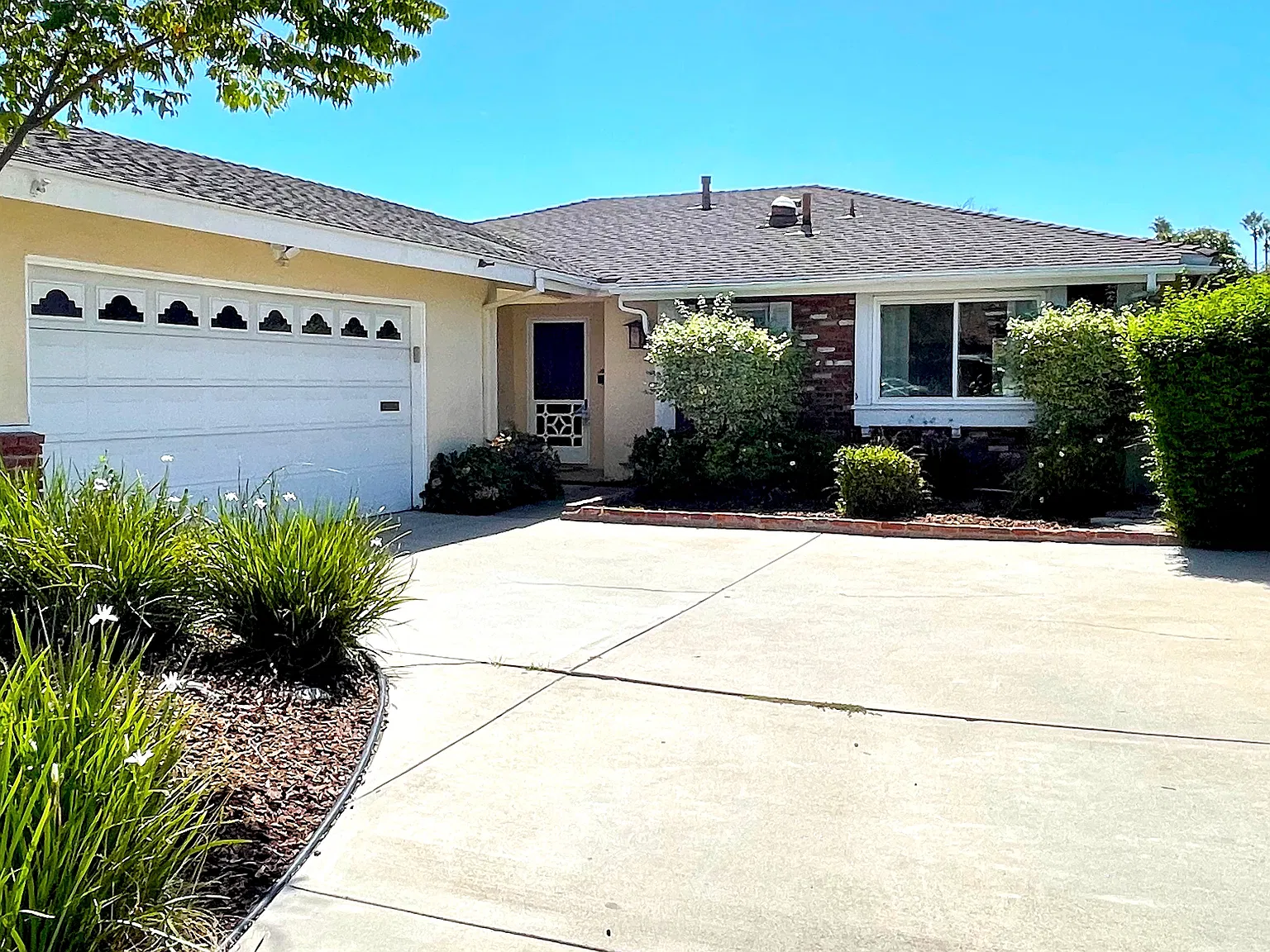 3 bed, 1447 sqft, $4,100 — Photo 1