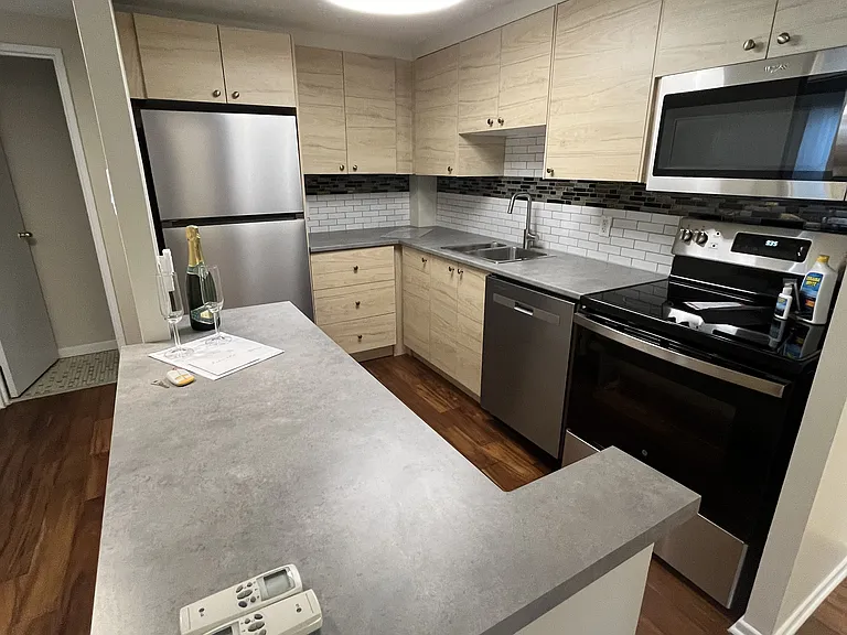 158 C McArthur Ave #Penthouse 6 — Photo 11