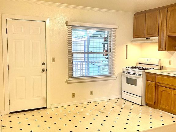 3rd image of 1217 E St